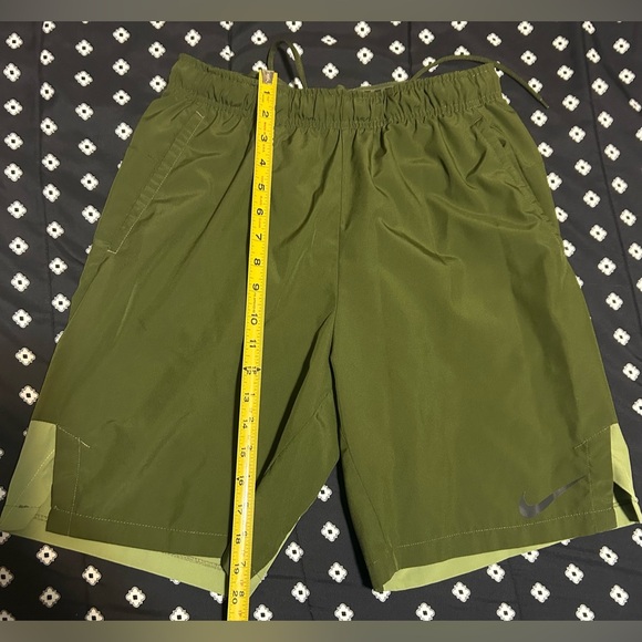 Nike Dri-fit green athletic shorts w/ pockets& drawstring- size s - Picture 4 of 9